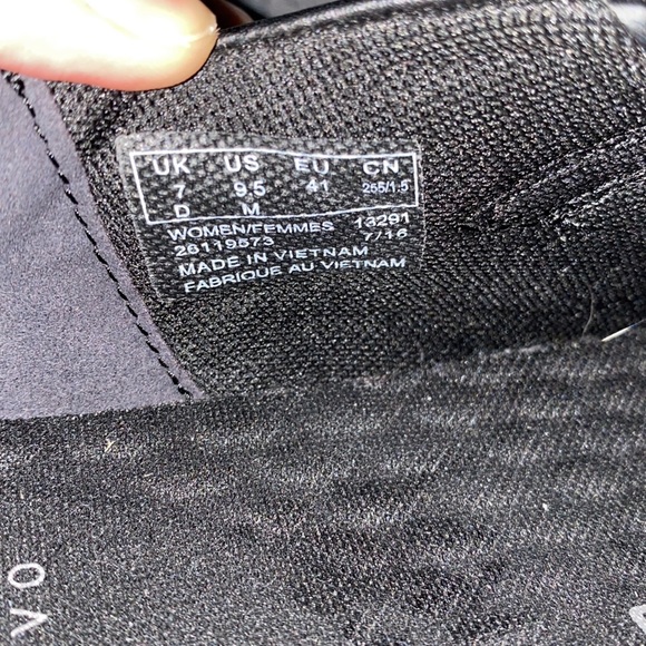 Clark Privo slip on shoes in size 9.5 all black sneakers walking shoes - Picture 5 of 5